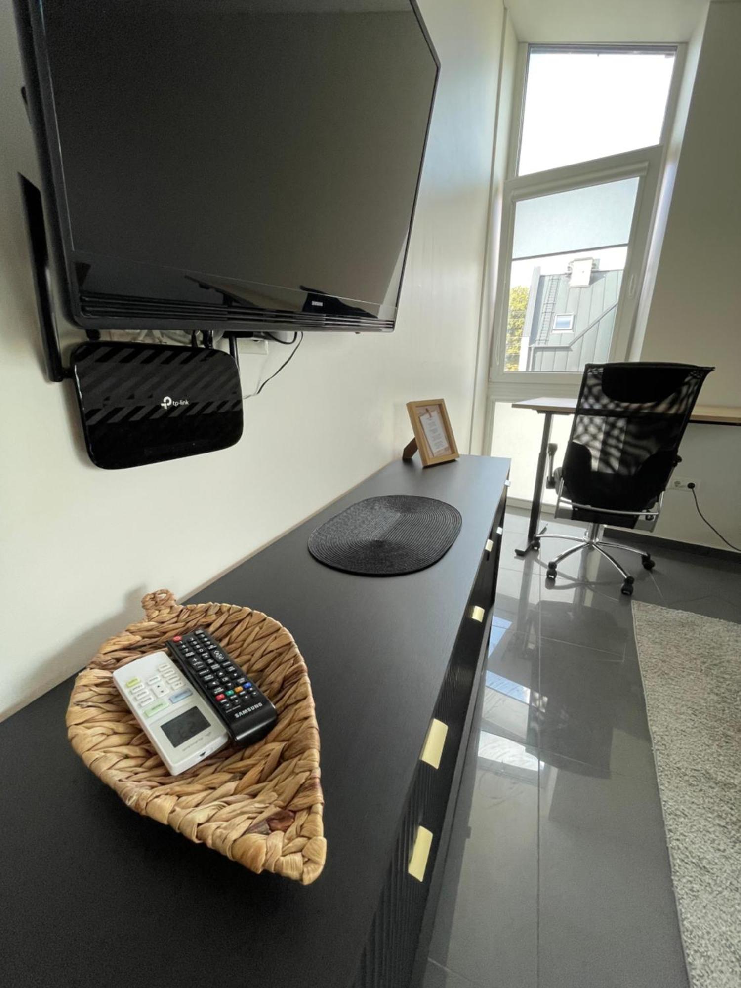 Apartment Krantine - Self Check In Kaunas Esterno foto